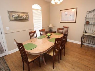 Cozy Three Bedroom 1 block to beach and Pool